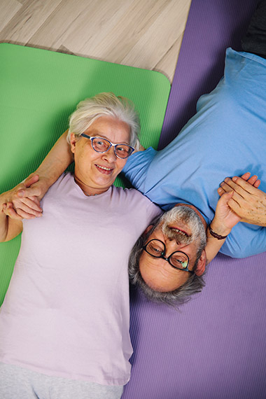resting couple on colorful mats